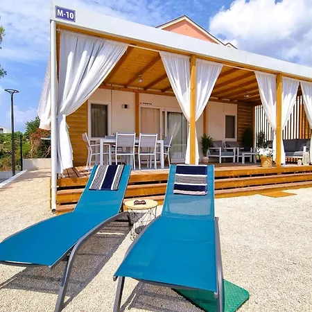 בית נופש Two Bedroom Mobile אורביץ